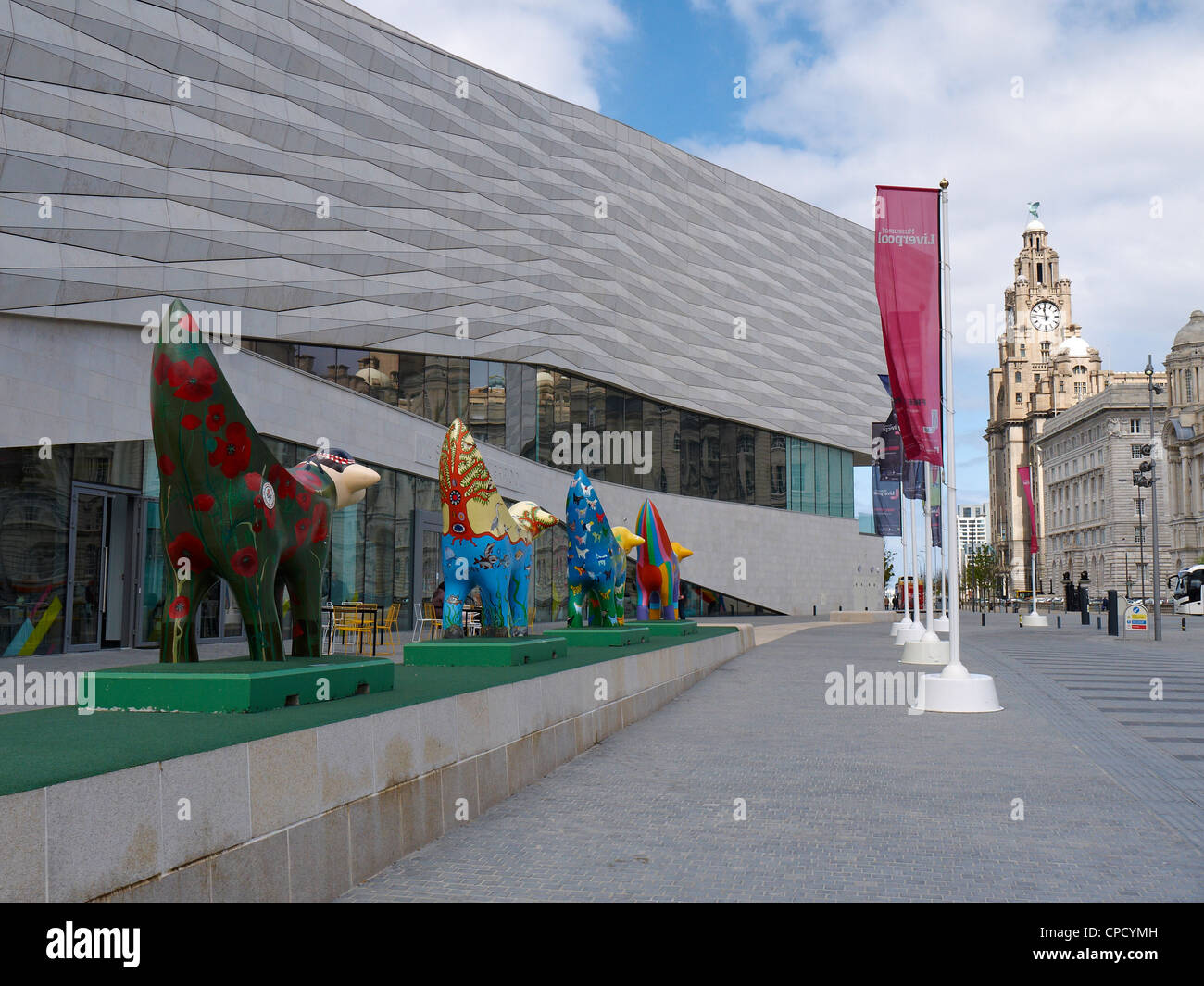 Vier super Lamm Banane Statue außen Museum of Liverpool UK Stockfoto