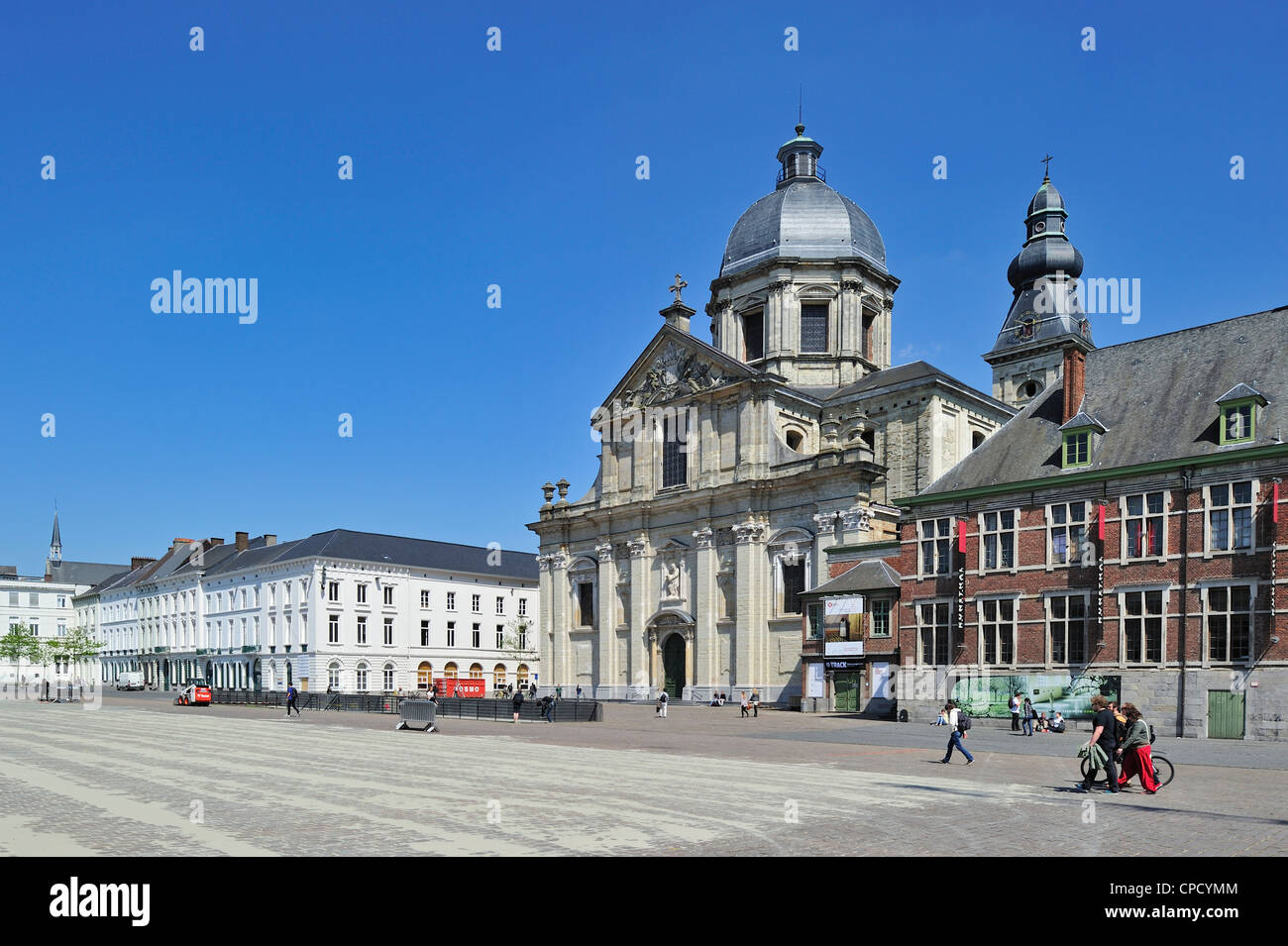 St. Peters Kirche und Kloster / Onze-Lieve-Vrouw-Sint-Pieterskerk auf dem Saint Peter Platz in Gent, Belgien Stockfoto