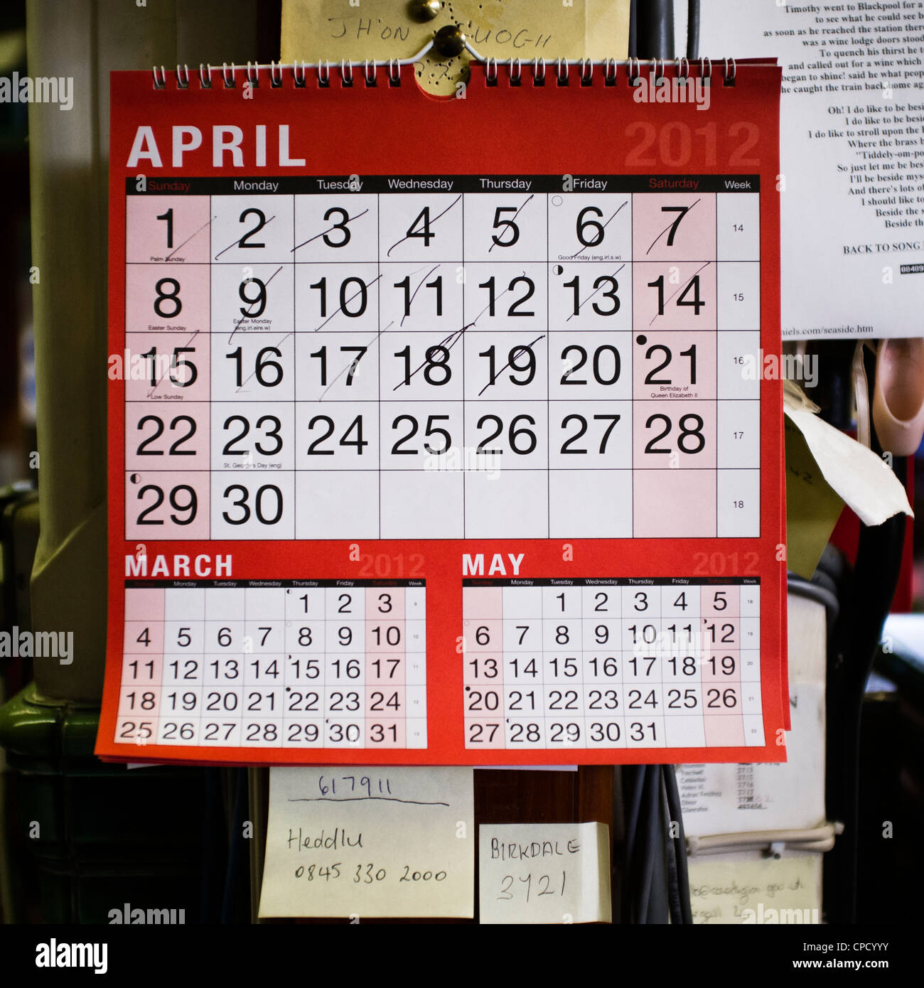 April 2012: ein Kalender mit Terminen gekreuzt aus UK Stockfoto