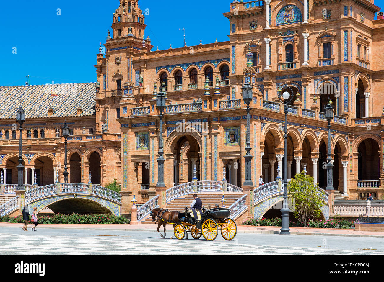 Europa, Spanien Andalusien, Sevilla, Horsedrawn Beförderung in Plaza de Espana Stockfoto