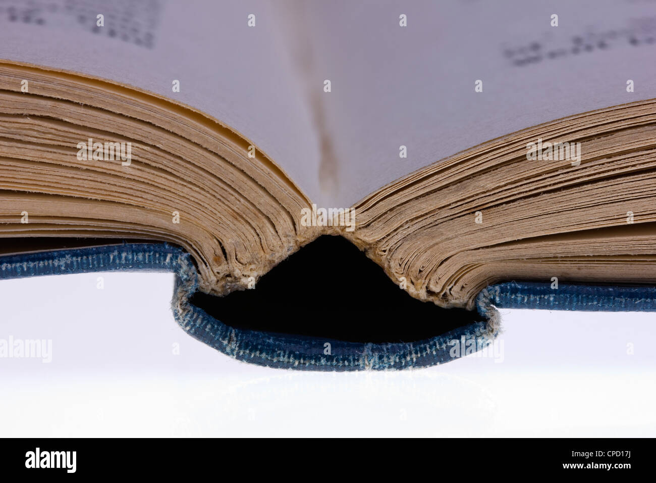 Nahaufnahme der Bindung eines alten Buches Stockfoto