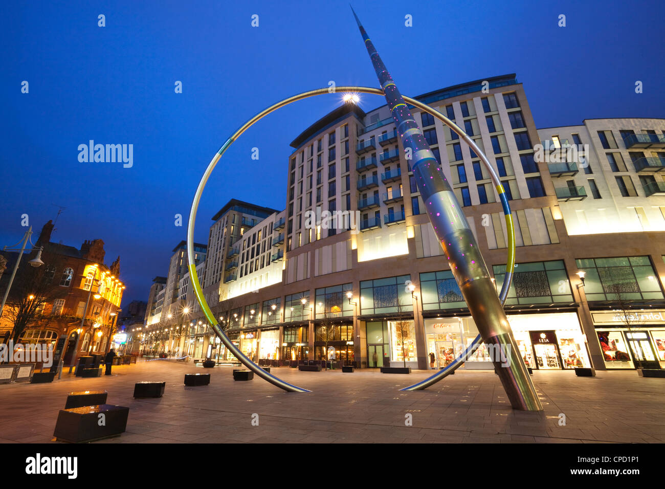 Allianz-Skulptur von Metais, Einkaufszentrum St. David's, Cardiff, Südwales, Wales, Vereinigtes Königreich, Europa Stockfoto