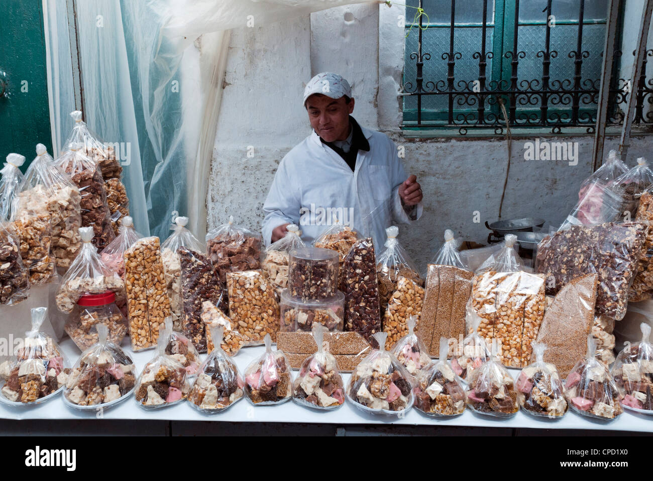 Nougat-Verkäufer, Medina, Tetouan, Marokko, Nordafrika, Afrika Stockfoto