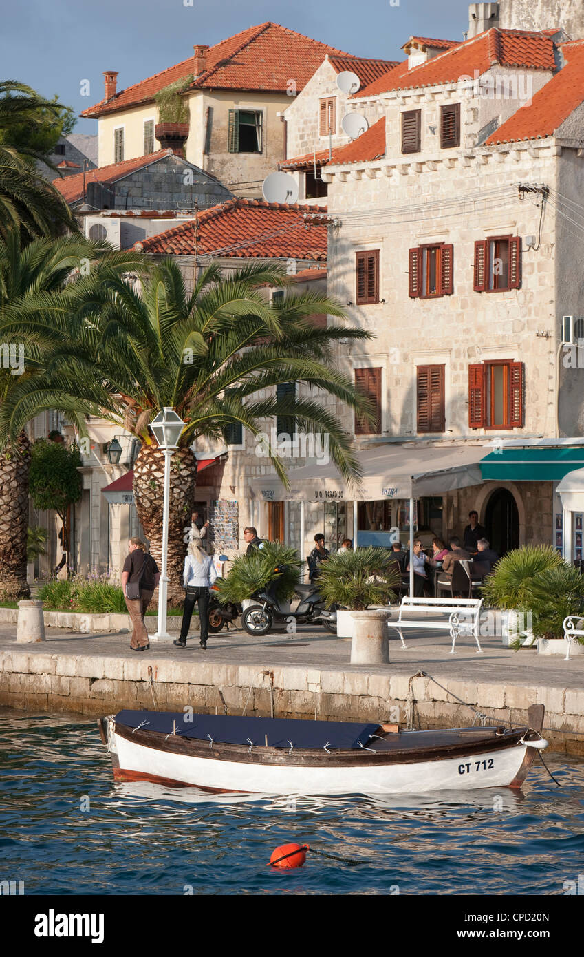 Traditionellen Fischerboot und Waterfront, Cavtat, Dalmatien, Kroatien, Europa Stockfoto