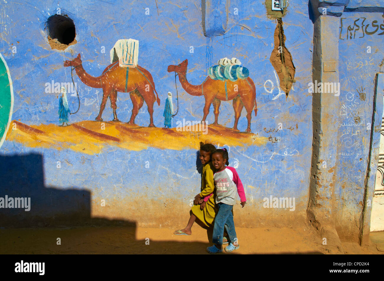 Nubische gemalten Dorf in der Nähe von Assuan, Ägypten, Nordafrika, Afrika Stockfoto