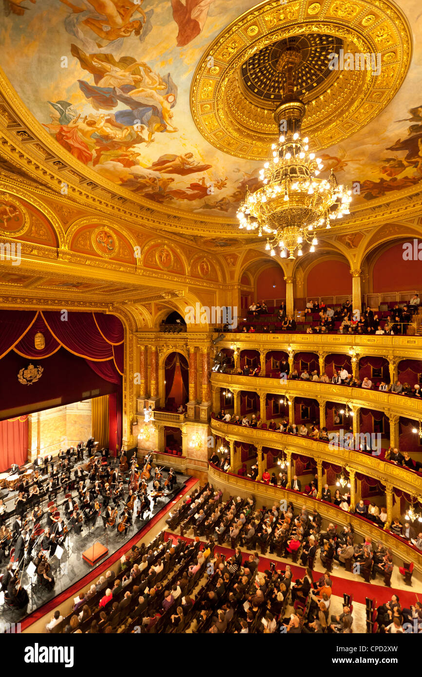 State Opera House (Magyar Allami Operahaz) mit Budapest Philharmonic Orchestra, Budapest, Zentral-Ungarn, Ungarn, Europa Stockfoto