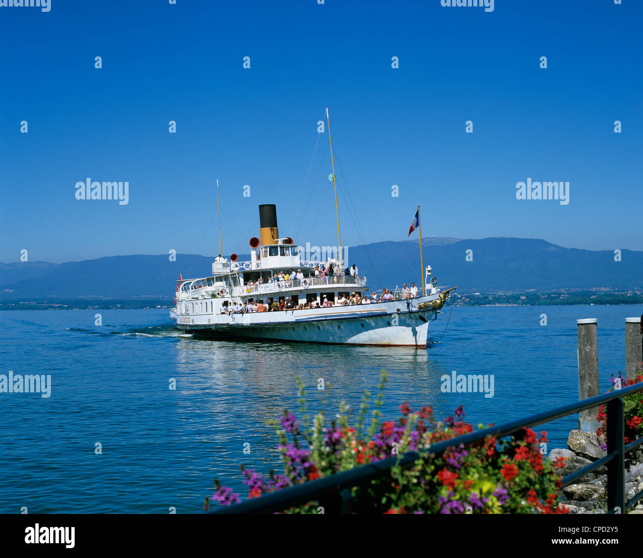 La Suisse traditionelle See ferry, Yvoire, Genfer See, Rhone-Alpes, Frankreich Stockfoto