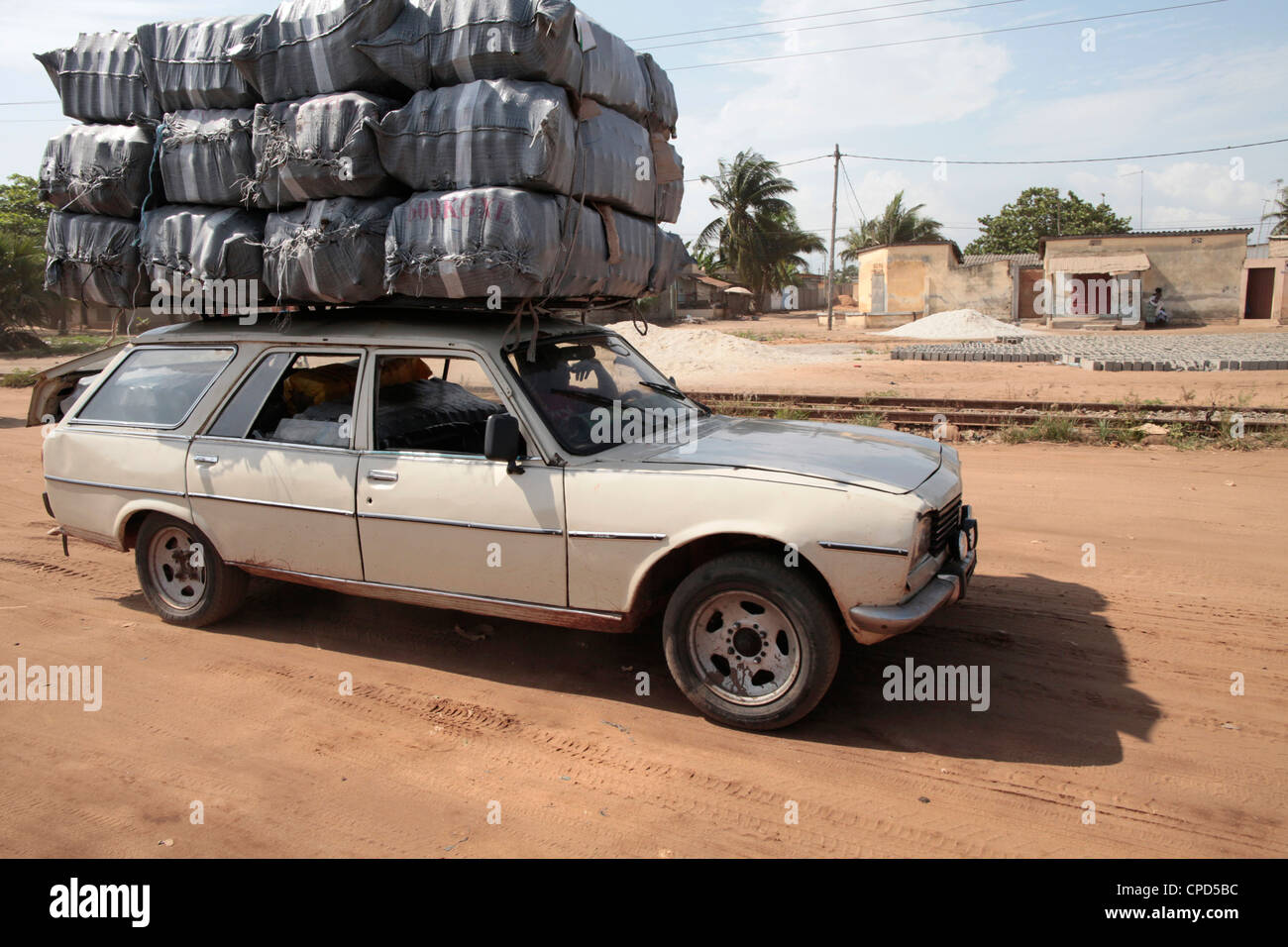 Überladene Fahrzeuge, Lome, Togo, West Afrika, Afrika Stockfoto
