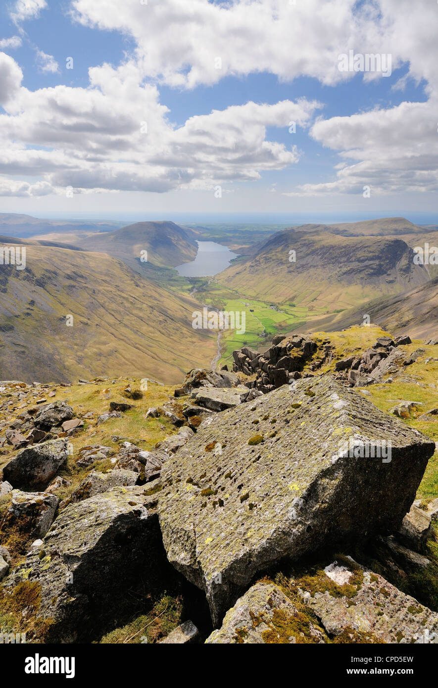 Blick vom Gipfel des großen Giebel über Wasdale und Wastwater im englischen Lake District Stockfoto