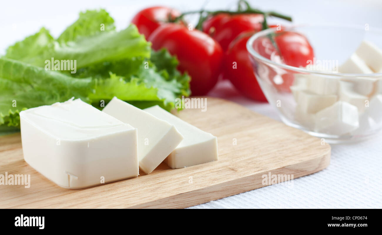 Feta-Käse, Tomaten und Kopfsalat. Salat - Zutaten Stockfoto