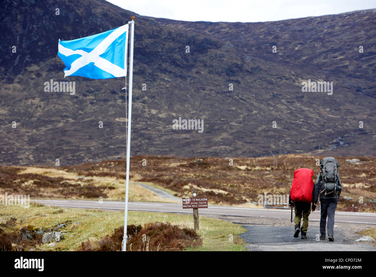 zwei männliche Wanderer Wanderer in den Highlands von Schottland Glencoe Scotland UK Stockfoto
