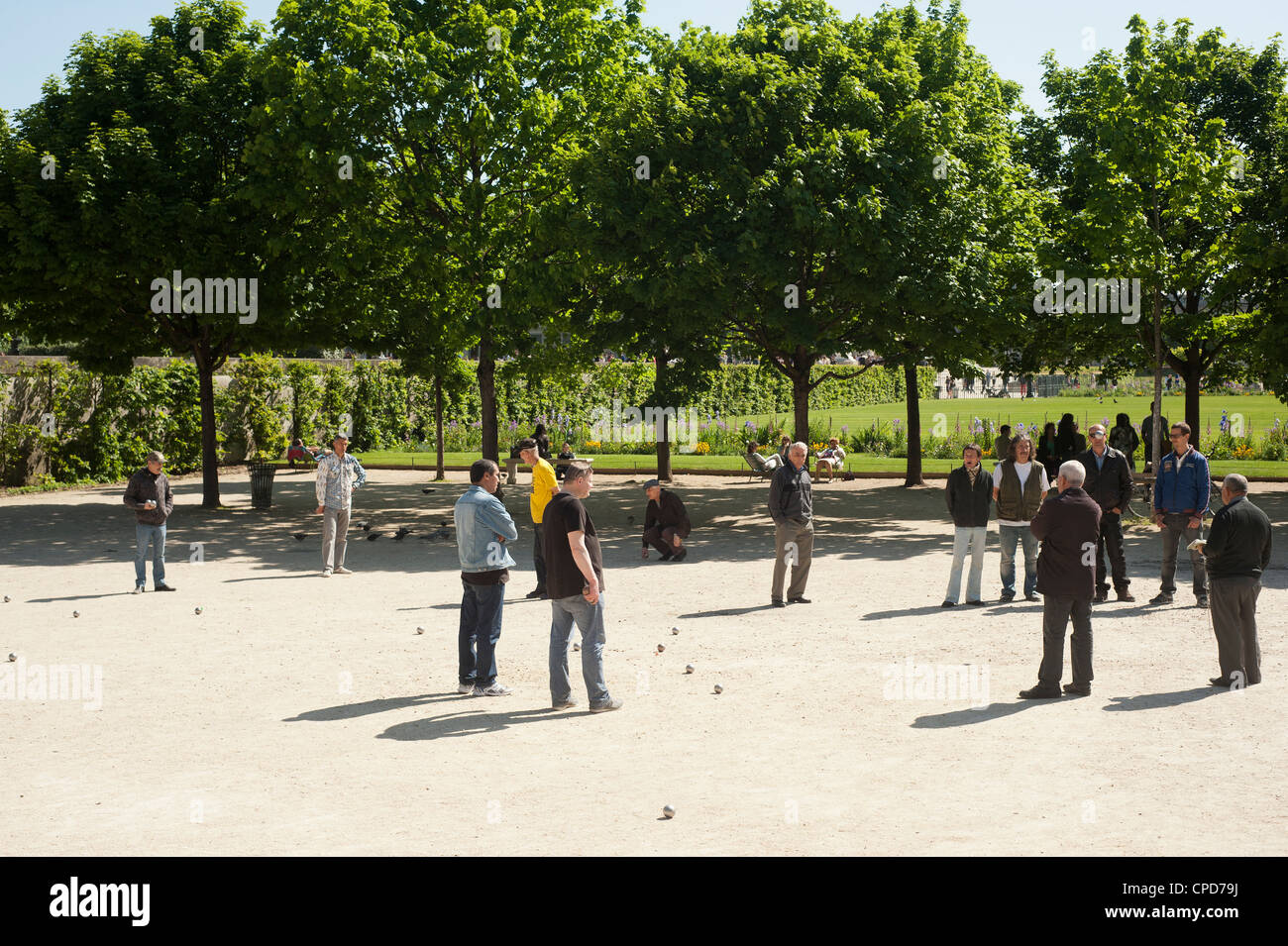 Paris Frankreich - Menschen spielen Boccia im freien Stockfoto
