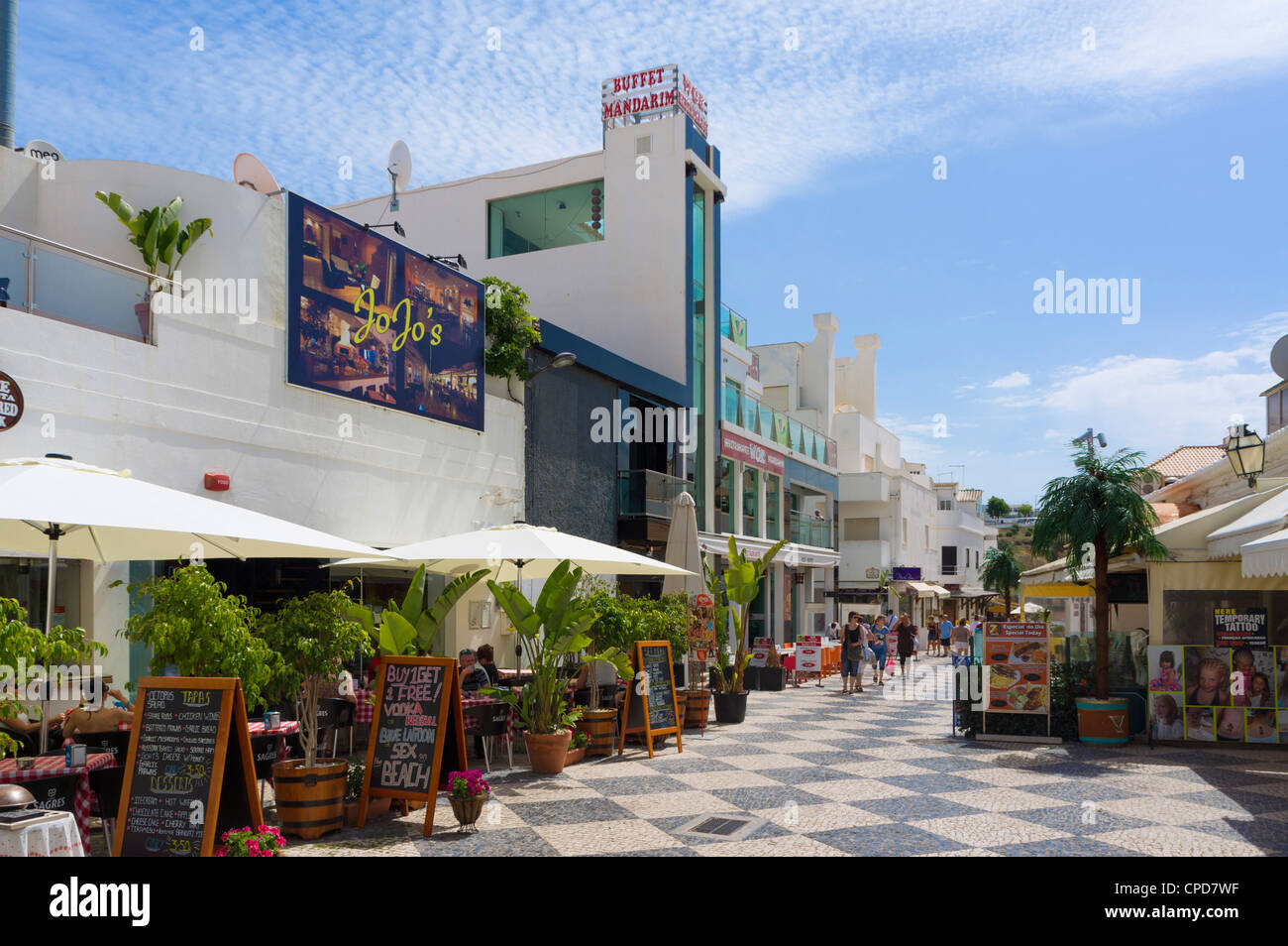 Geschäfte in der Stadtzentrum, Albufeira, Algarve, Portugal Stockfoto