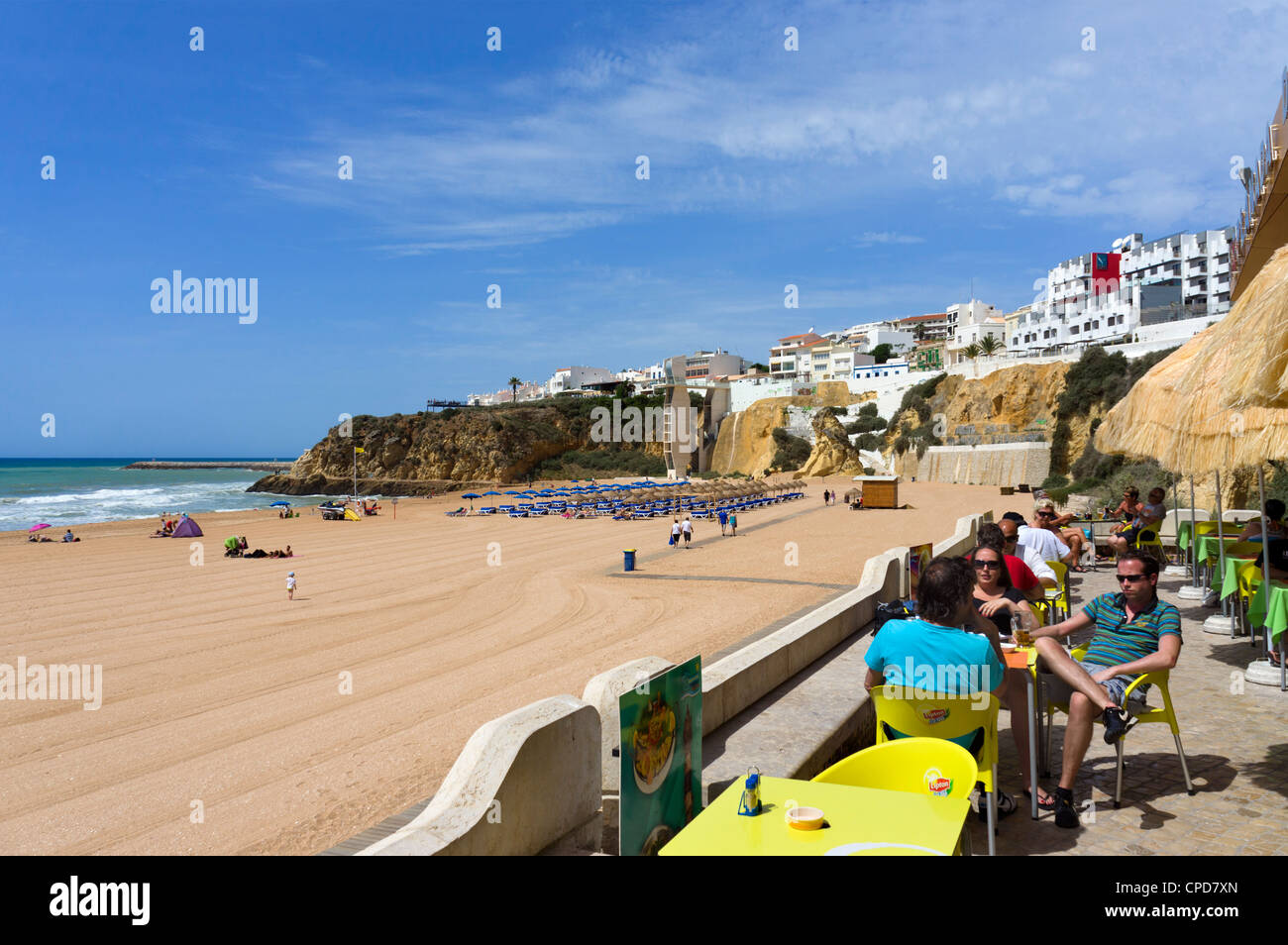 Cafe am Strand von Praia Dos Penedo Strand, Albufeira, Algarve, Portugal Stockfoto