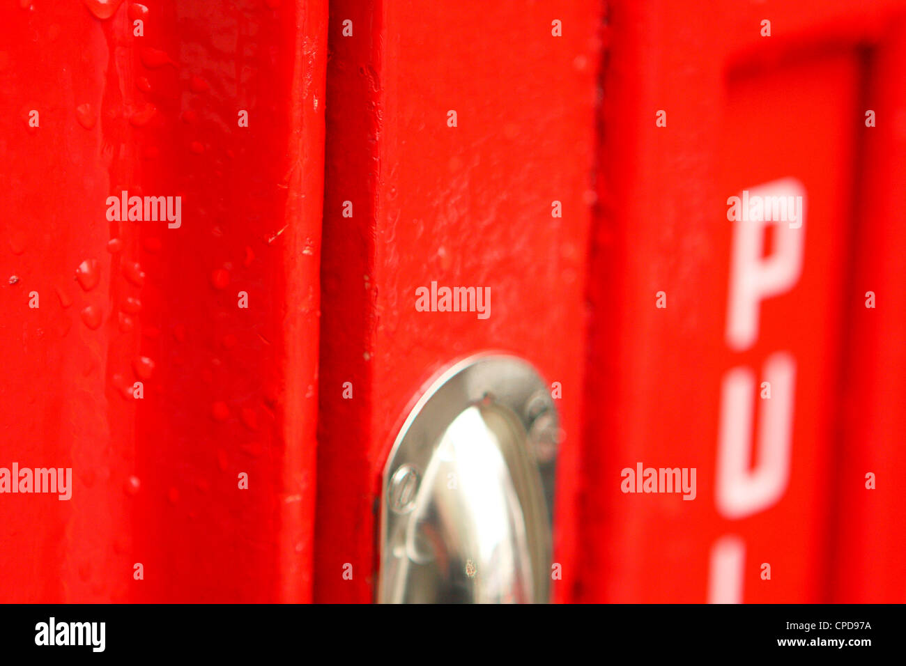 Teil einer typischen roten Telefonzelle England gefunden Stockfoto