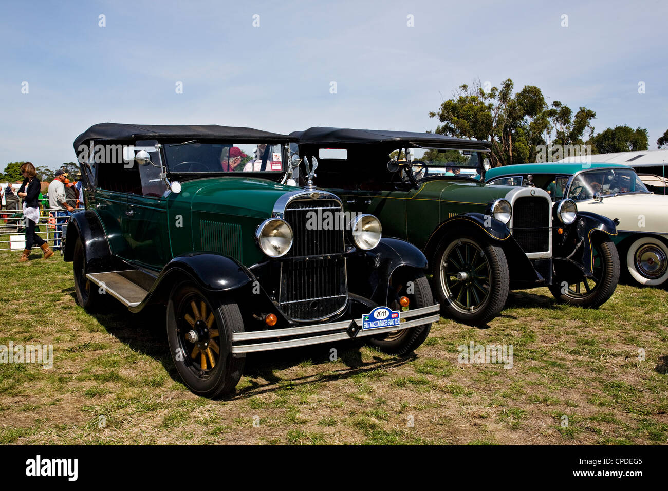 Clunes Australien / von L bis R ein Oldsmobile F28 Tourer und ein 1924 Dodge Brothers Detroit. bei der historischen Fahrzeug-Show Stockfoto