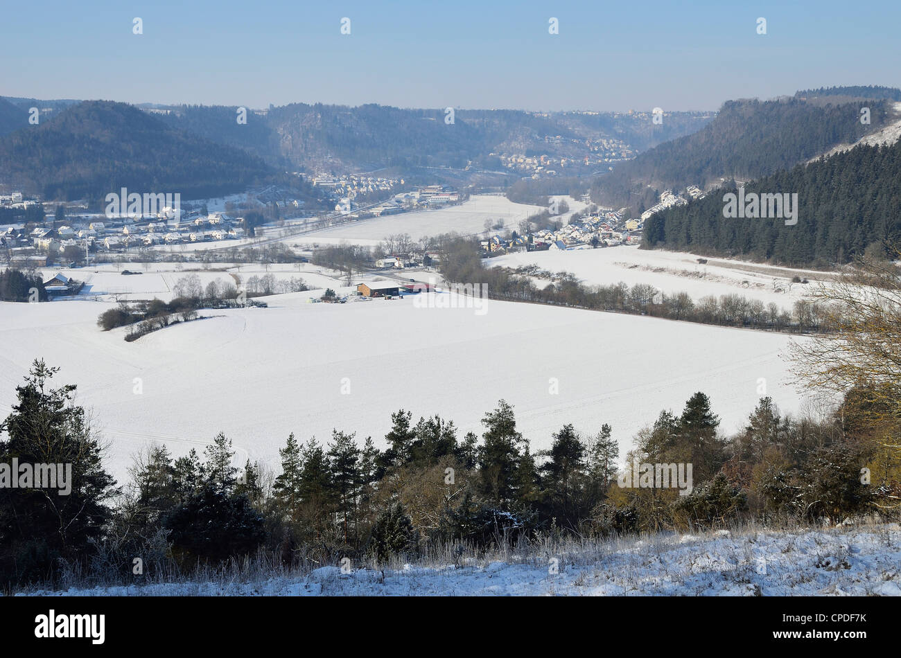 Blick auf Neckartal (Neckartal) im Winter, in der Nähe von Oberndorf, Baden-Wurttemberg, Deutschland, Europa Stockfoto