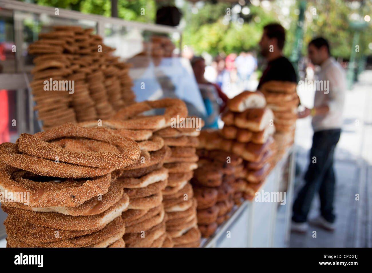 Warenkorb Verkauf Koulouri, eine traditionelle griechische Snacks, Athen, Griechenland, Europa Stockfoto