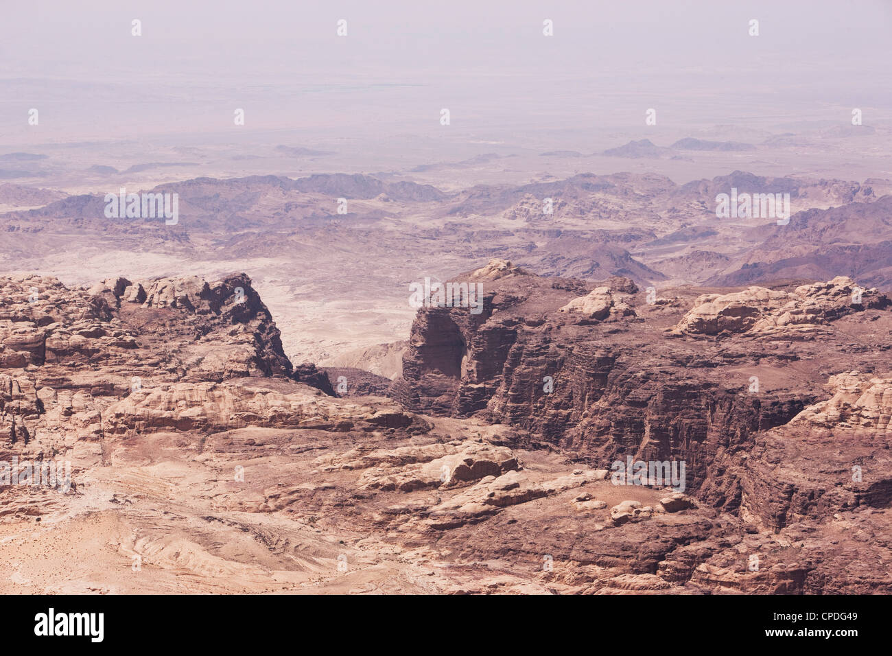 Die zerklüftete Landschaft bei Petra, Jordanien, Naher Osten Stockfoto