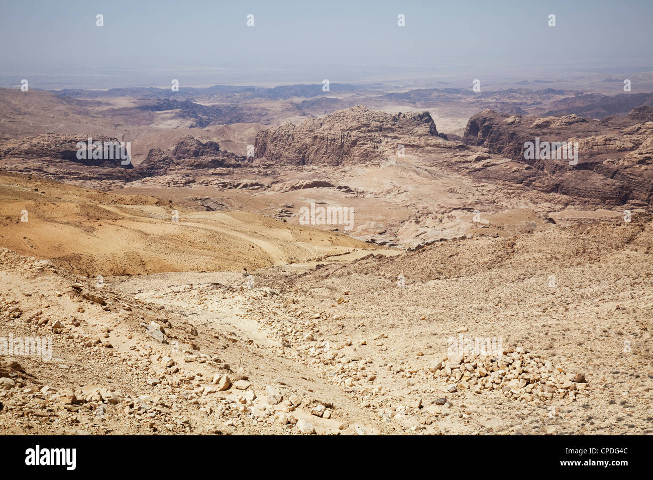 Die zerklüftete Landschaft bei Petra, Jordanien, Naher Osten Stockfoto