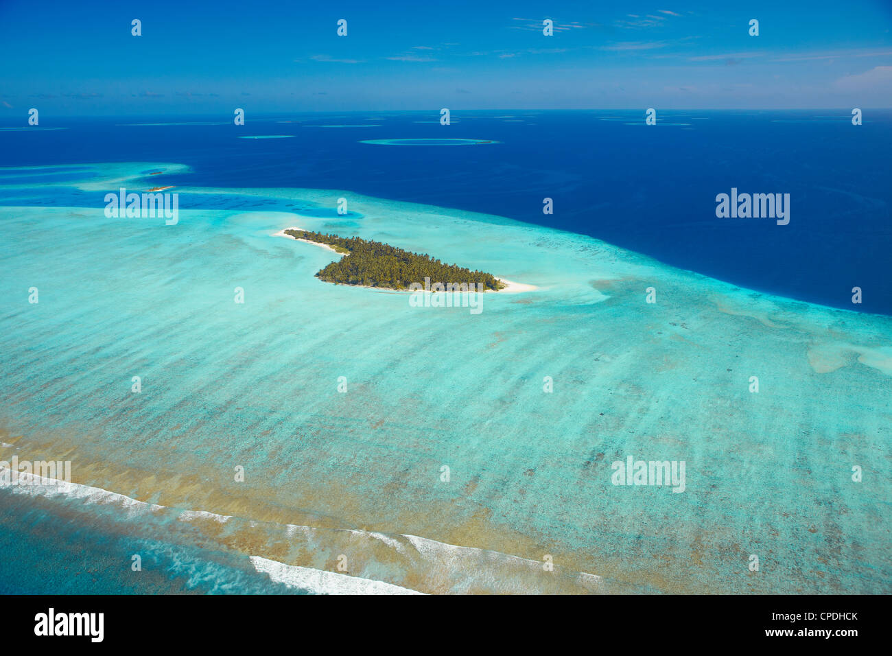 Luftaufnahme von einer tropischen Insel, Malediven, Indischer Ozean, Asien Stockfoto