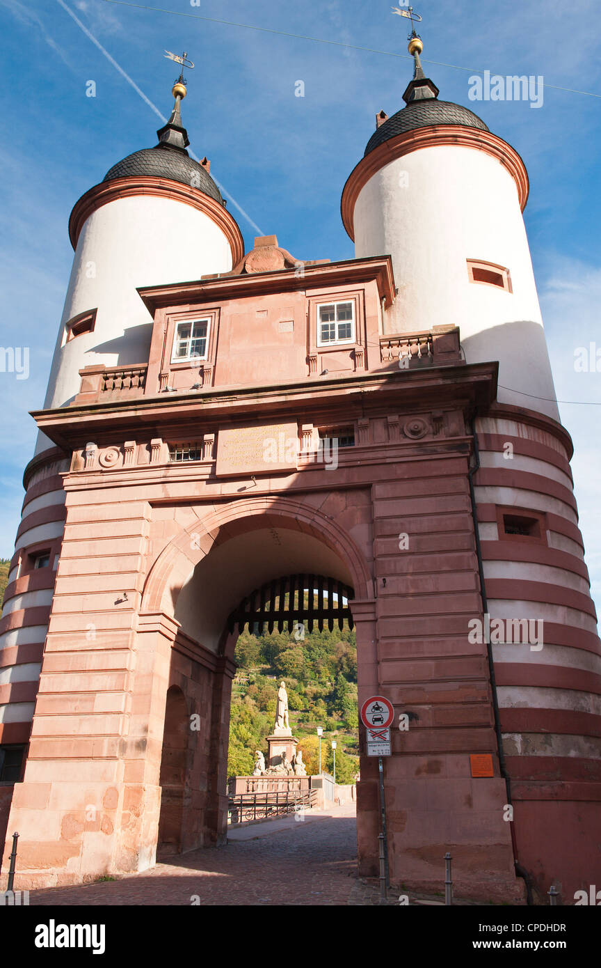 Die Alte Brücke (alte Brücke) in Altstadt, Heidelberg, Baden-Württemberg, Deutschland, Europa Stockfoto