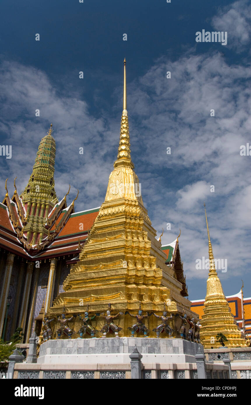 Goldene Chedi, Wat Phra Kaeo Komplex (Grand Palace Complex), Bangkok, Thailand, Südostasien, Asien Stockfoto