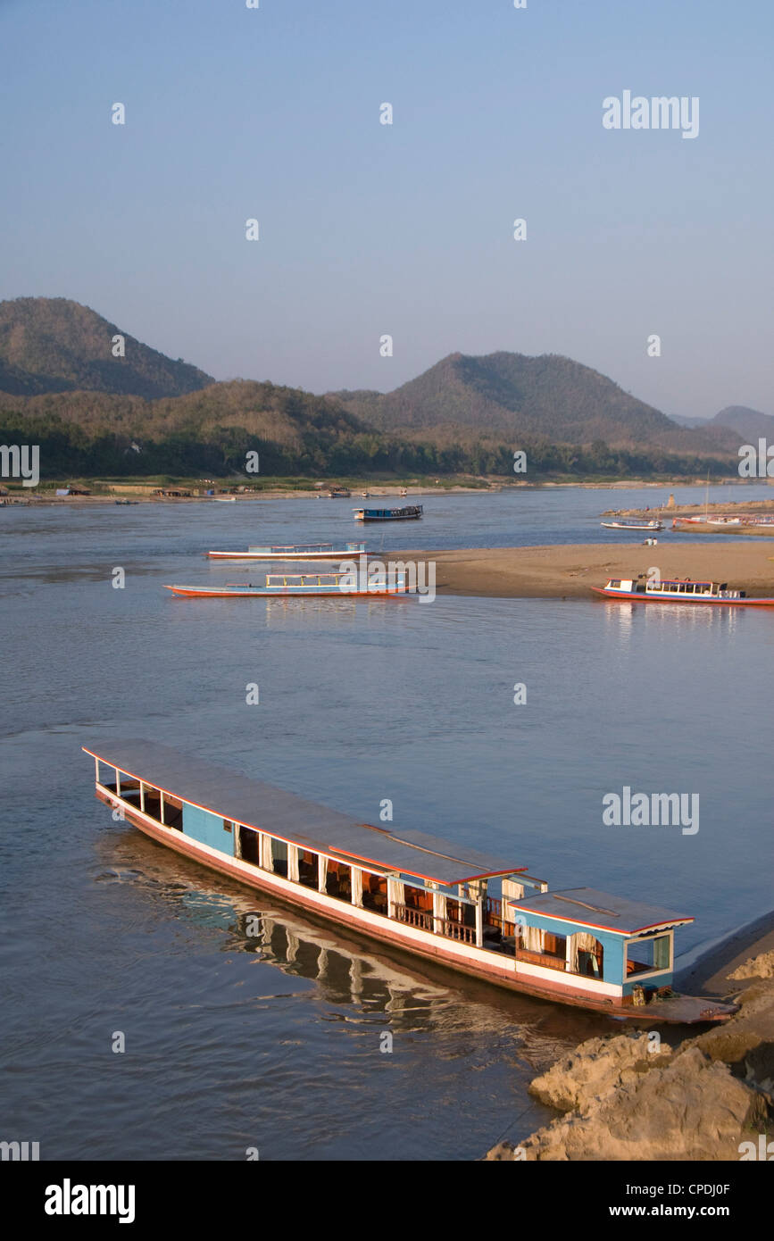 Boote am Mekong Fluss, Luang Prabang, Laos, Indochina, Südostasien, Asien Stockfoto