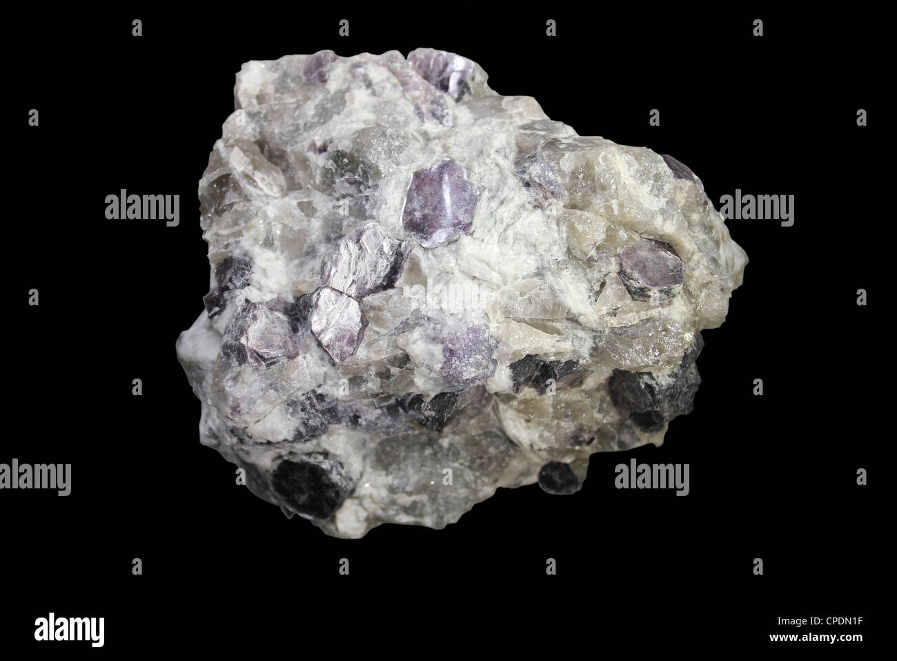 Quarz-reichen Pegmatit mit blass violetten Kristallen Lepidolith Varutrask, Schweden Stockfoto