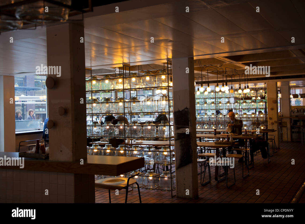 Barbican Centre Food Hall auf der Terrasse Stockfoto