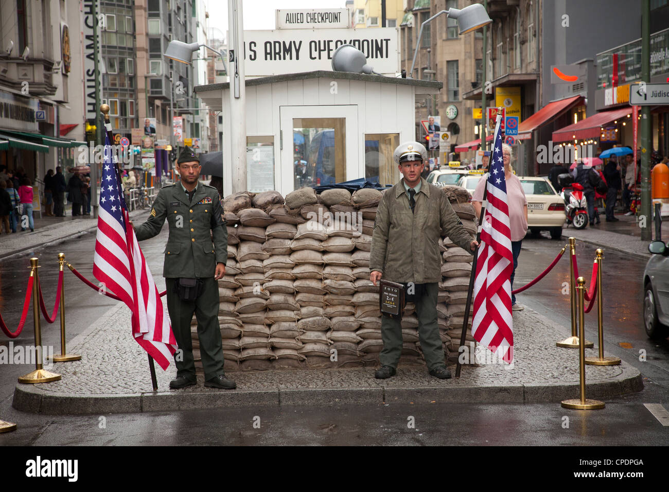Checkpoint Charlie Touristenattraktion. Berlin, Deutschland. Stockfoto