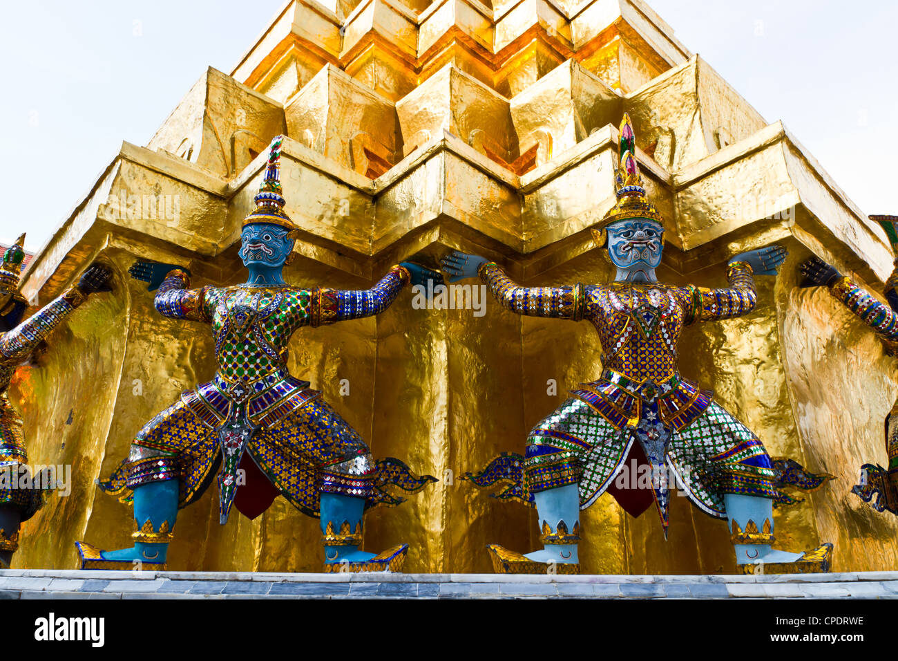 Riesige Wächter im Wat Phra Kaeo in Bangkok, Thailand Stockfoto