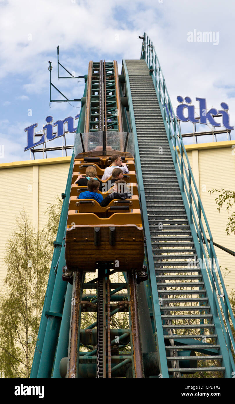 Rollercoaster steigt Stockfoto