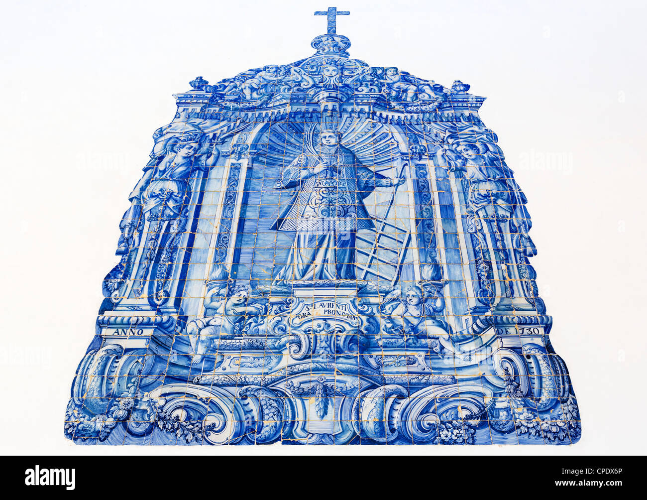 Mosaik gefliest Darstellung Sao Laurenco (St. Laurence) an der Wand der 18thC Kirche Sao Laurenco, Almancil, Algarve, Portugal Stockfoto