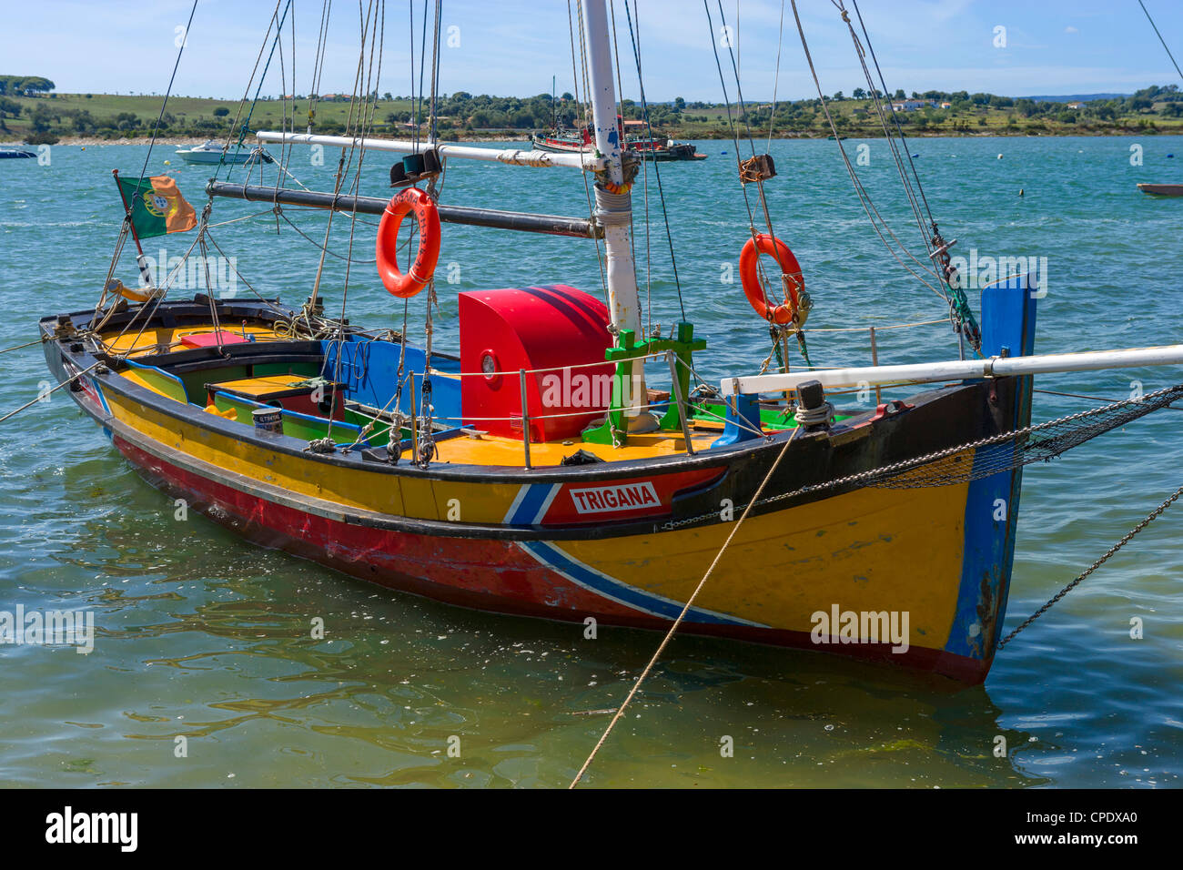Boot im Hafen von Alvor, in der Nähe von Portimao, Algarve, Portugal Stockfoto