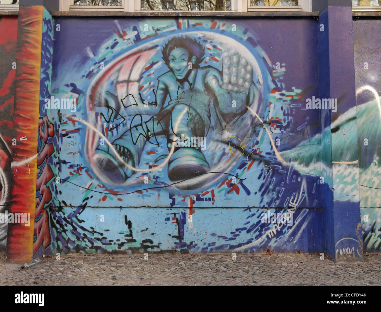 Eine Wandbild gemalt auf einem Gebäude auf Böckhstraße, Kreuzberg, Berlin. Stockfoto