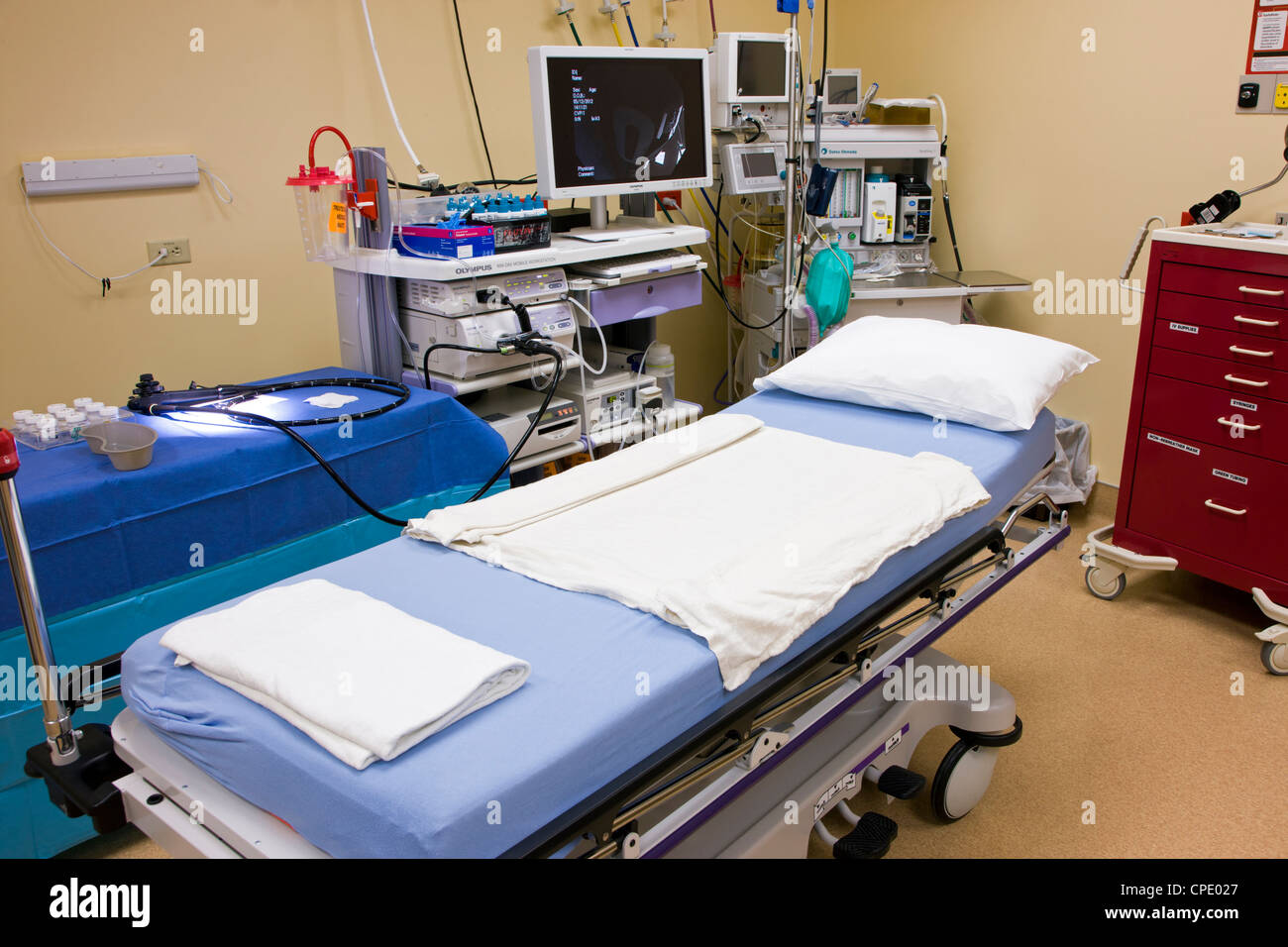Chirurgischen Suite im Krankenhaus für Endoskopie und Koloskopie Verfahren vorbereitet. Stockfoto
