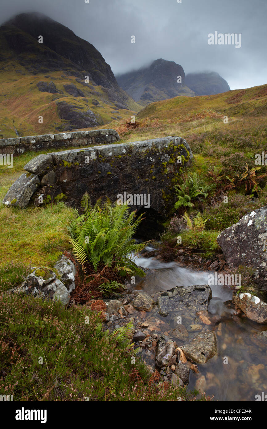 Ein Blick auf die drei Schwestern von Glencoe von der Heerstraße, Glencoe, Argyll, Schottland, Vereinigtes Königreich, Europa Stockfoto