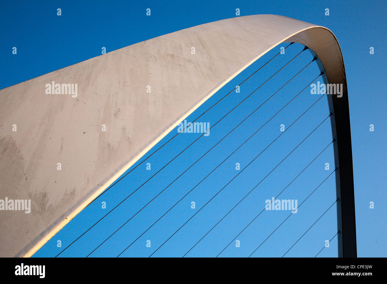 Gateshead Millennium Bridge zwischen Newcastle und Gateshead, Tyne and Wear, England, Vereinigtes Königreich, Europa Stockfoto