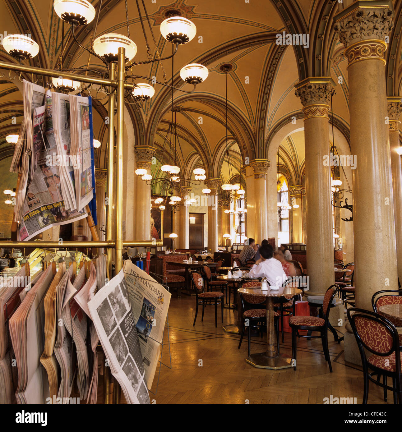 Cafe Central Interieur, berühmten Kaffeehaus verwendet von Schriftstellern und Künstlern, Vienna, Austria, Europe Stockfoto