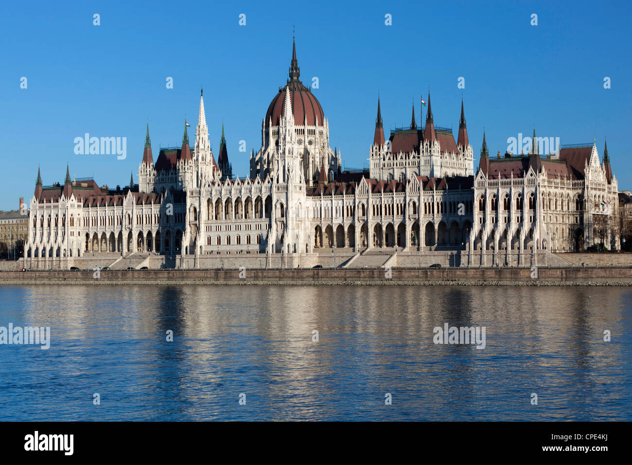 Das Parlament (Orszaghaz) in Fluss Donau, UNESCO-Weltkulturerbe, Budapest, Ungarn, Europa Stockfoto