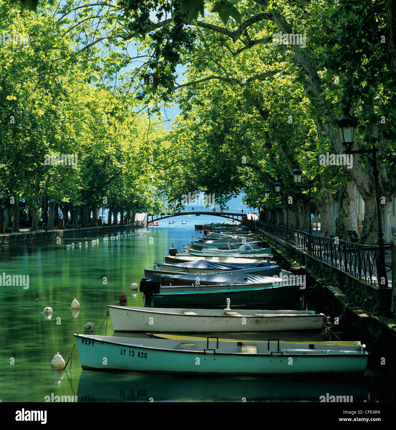 Boote auf dem Kanal, Annecy, Lac d ' Annecy, Rhone Alpes, Frankreich, Europa Stockfoto
