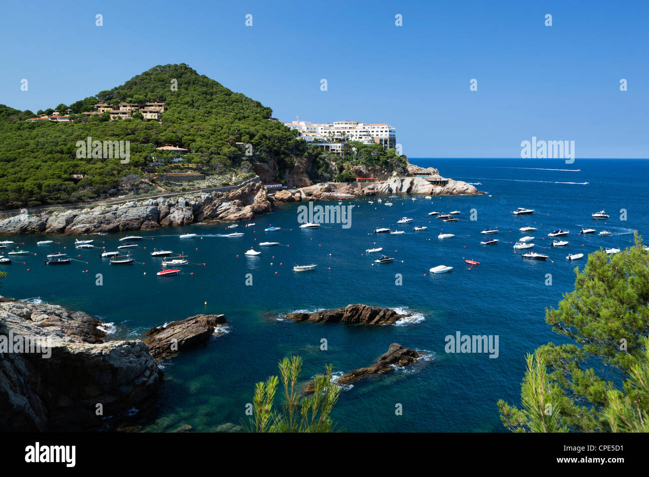 Blick über Bucht, Sa Tuna, in der Nähe von Begur, Costa Brava, Katalonien, Spanien, Mittelmeer, Europa Stockfoto