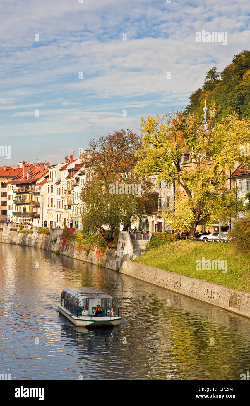 Flussboot Herbst Stockfotos und -bilder Kaufen - Alamy