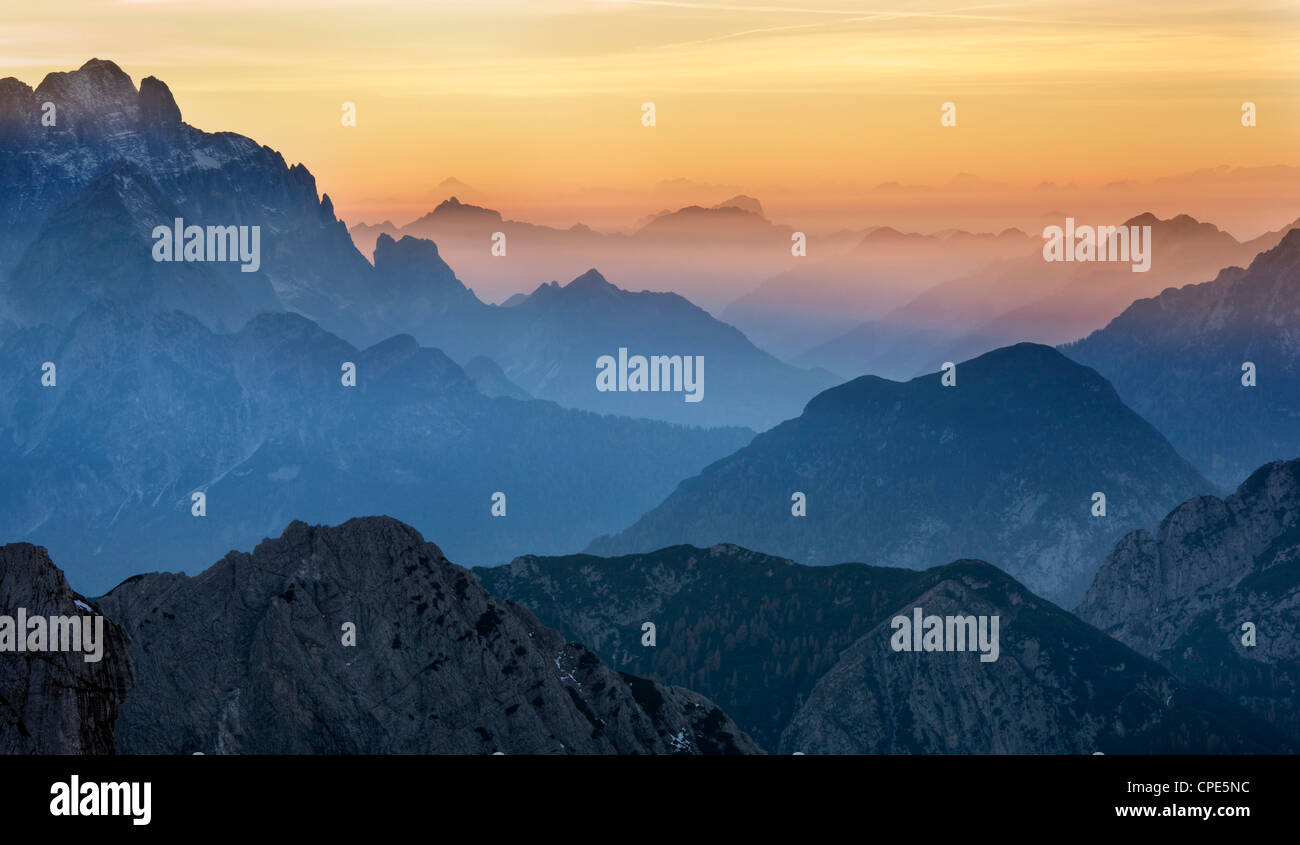 Sonnenuntergang über der Julischen Alpen von Mangart, Goriska, Slowenien, Europa Stockfoto