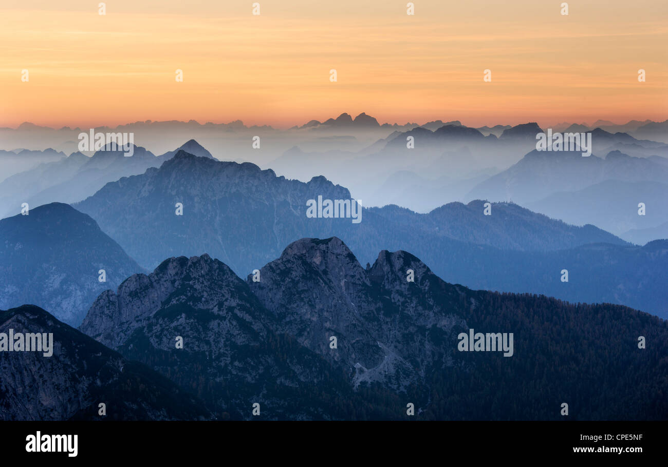 Sonnenuntergang über der Julischen Alpen von Mangart, Goriska, Slowenien, Europa Stockfoto