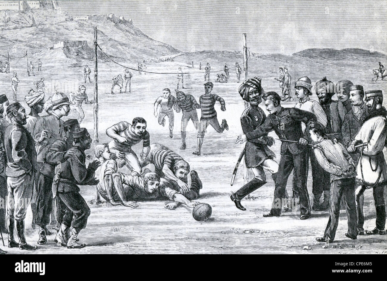 ZWEITEN ANGLO-afghanischen Krieg (1878 – 1880) Regimental Rugby-Ootball entsprechen, im Jahre 1879 beobachtet von Soldaten aus indischen, Gurkha Regimente Stockfoto