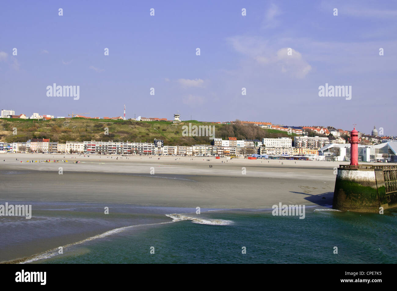 Boulogne-Sur-Mer, am Meer, Strände, Wind Segeln, Boulogne Kathedrale, Hafen, Boote, Fähren, Ferry Terminal, Nordfrankreich Stockfoto