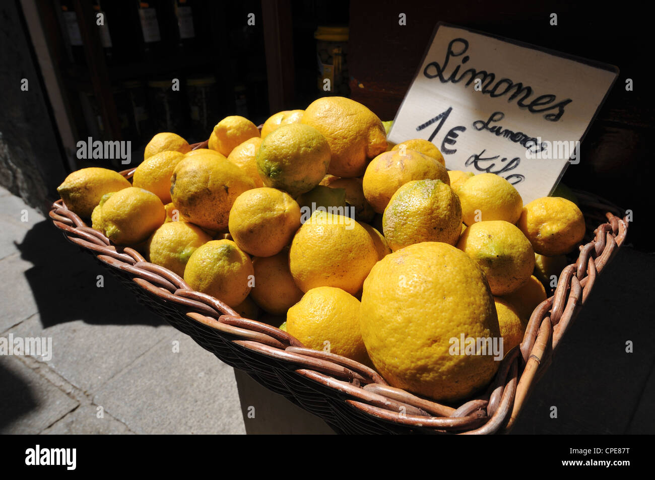 Zitronen, Almunecar, Costa Tropical, Provinz Granada, Andalusien, Spanien, Europa Stockfoto