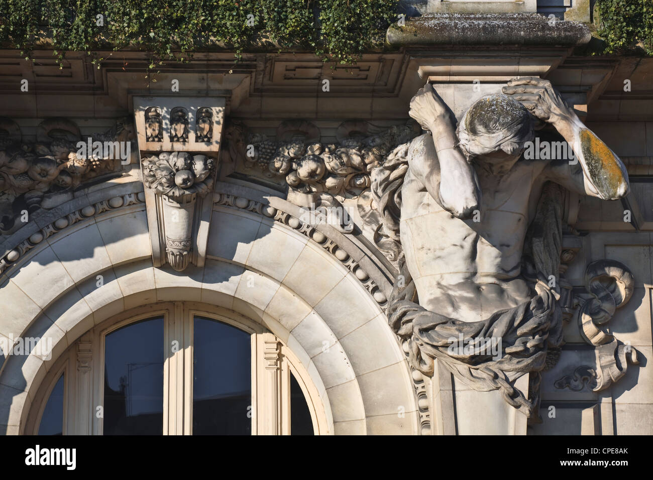 Eines der vier Atlantes auf das Hotel de Ville (Rathaus), Tours, Frankreich, Europa Stockfoto
